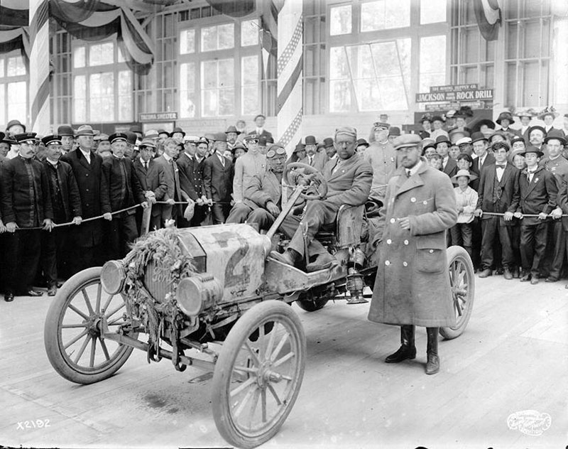 Uno de los primeros Ford T, con el volante al lado derecho. Foto: Wikipedia